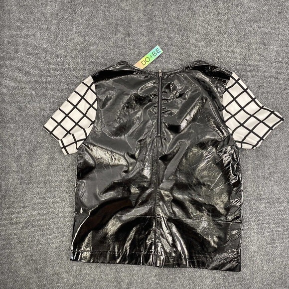 DO + BE Sz S Grid Print / Vinyl Back Top Short Sleeve Blouse NWT - Picture 4 of 11